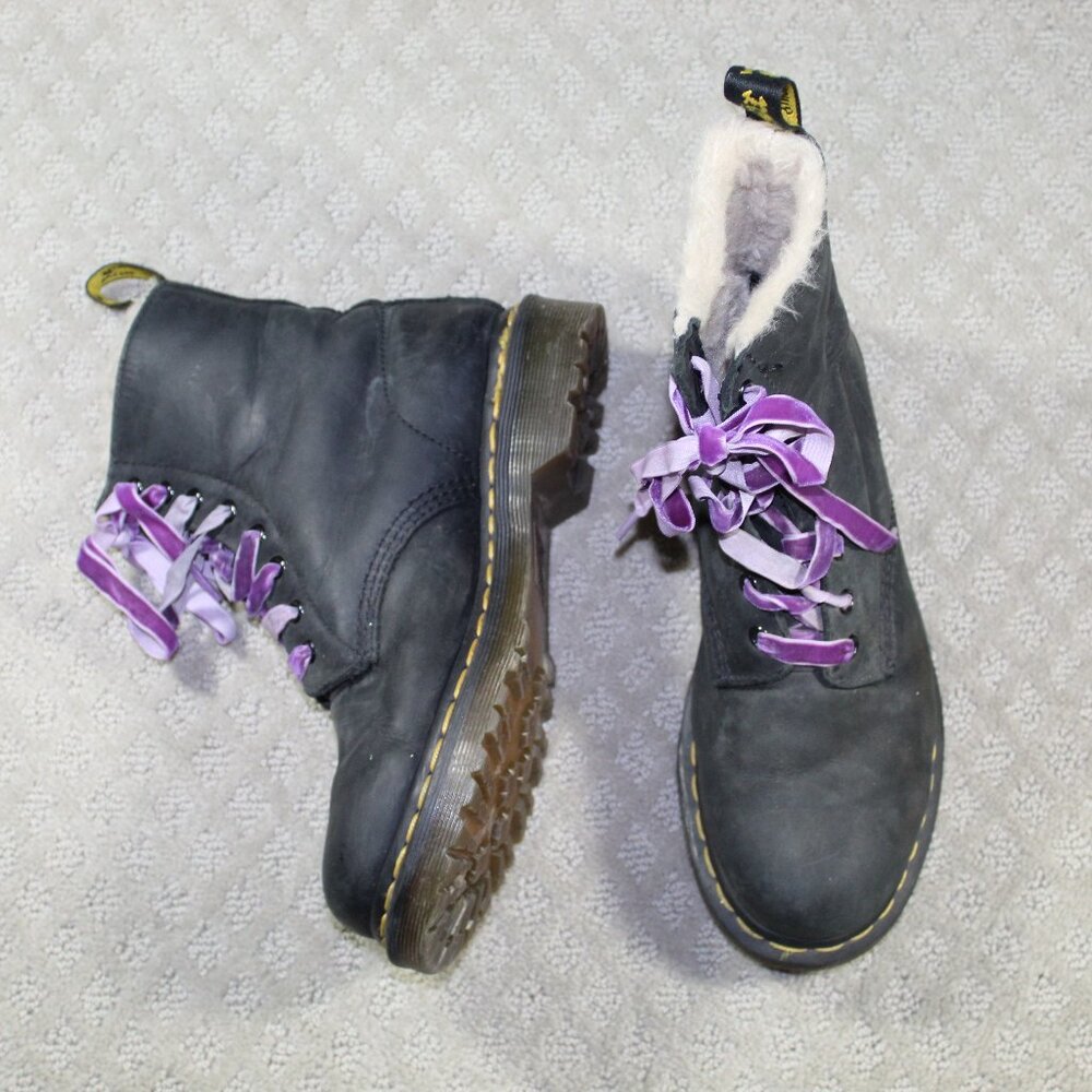 Dr Marten Black Lace-Up Boots Purple Velvet Laces, Shearling Lining, Size 8 Wn